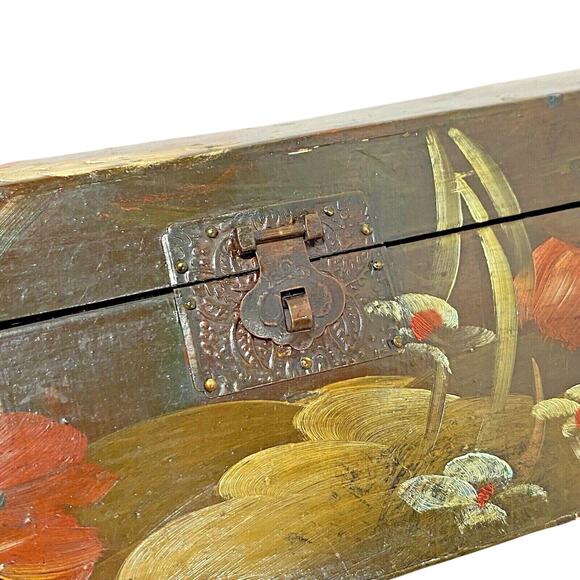 Vintage inspired tole painted wooden keepsake box dark varnish & brass tacks - Picture 4 of 9